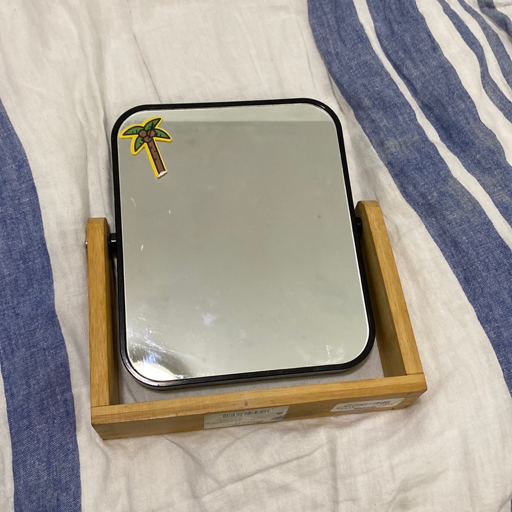 Vanity mirror